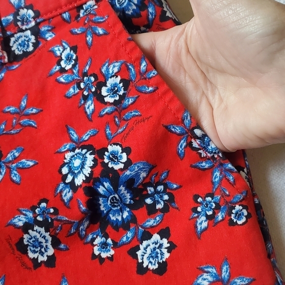 Tommy Hilfiger THFlex Red Floral 5" Classic Sz. 14 Short with Pockets - Picture 10 of 12